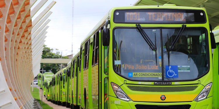 Deputado Federal Merlong pede que TCE fiscalize contratos da PMT com as empresas de ônibus