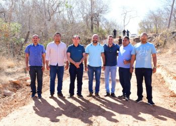 Prefeito Antônio Reis entrega obra de recuperação de estrada na localidade Boca da Entrada