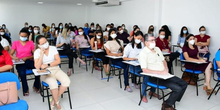 Médicos e enfermeiros da Atenção Básica de Floriano são capacitados para a Linha de Cuidado Materno infantil
