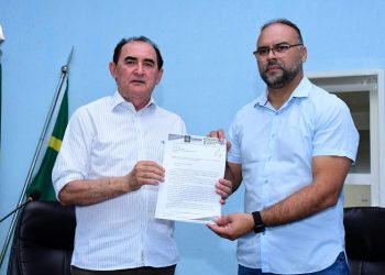 Câmara Municipal de Floriano recebe a  LOA 2023 do Executivo Municipal