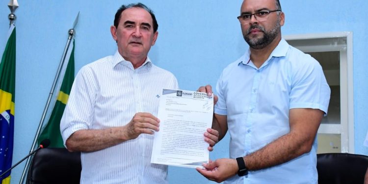 Câmara Municipal de Floriano recebe a LOA 2023 do Executivo Municipal