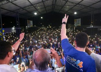 “É 44, é 44, Doutor Sílvio agora é 44”, jingle de Sílvio anima carreata quilométrica em Elesbão Veloso