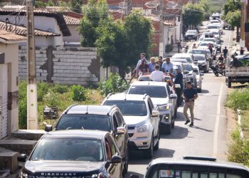Sílvio, Iracema e Joel fazem mega carreata em Simões e ouvem a população exigir por mudança