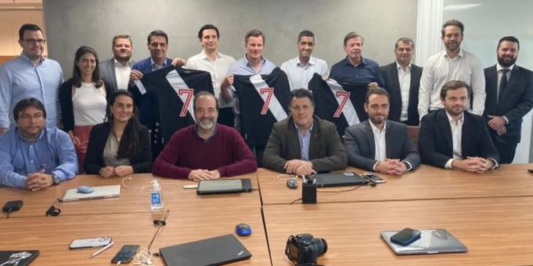 Vasco e 777 assinam contrato, e grupo americano passa a controlar oficialmente o futebol
