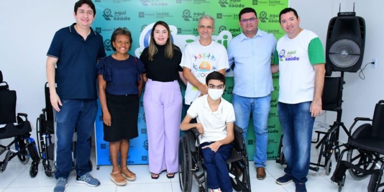 Secretaria  de Saúde de Floriano entrega dispositivos de locomoção no Dia Nacional da Pessoa com Deficiência