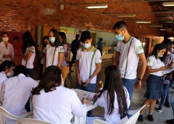Secretaria de Saúde de Floriano realiza ação de imunização contra covid-19 em campus do IFPI