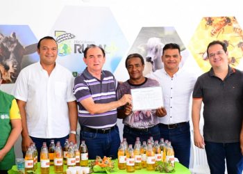 Prefeitura de Floriano entrega certificados de Curso de Produção Industrial de Cajuína