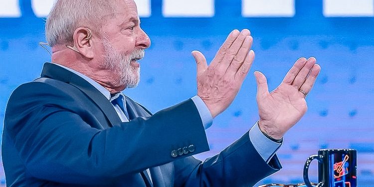 Campanha de Lula paga bolada milionária para empresa recém-criada