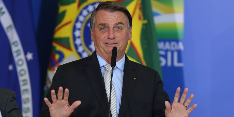 Presidente Bolsonaro diz que esquerda o coloca contra a região Nordeste