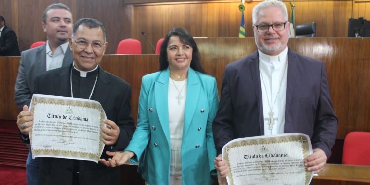 Bispo de Floriano Dom Edivalter é homenageado com título de cidadania piauiense