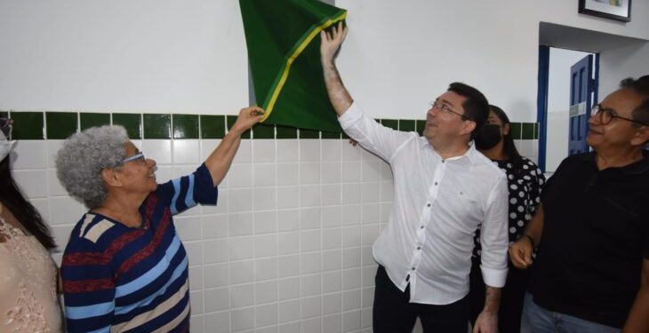 Governadora Regina Sousa inaugura biblioteca e centro de línguas em Parnaíba e Obras em Luis Correia