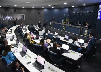 CMT aprova orçamento 2023 e retira R$ 134 milhões de pastas de filho, genro e secretários de Dr. Pessoa