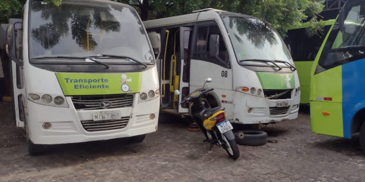 Por falta de repasse de Prefeitura de Teresina motoristas do Transporte Eficiente paralisam atividades
