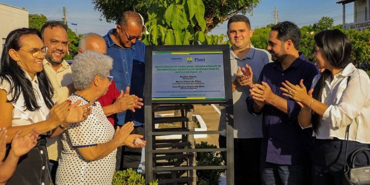Governadora Regina Sousa entrega obras de mobilidade urbana em Castelo do Piauí