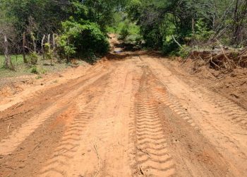 Infraestrutura: Prefeitura de Floriano recupera estradas na região do Miroró