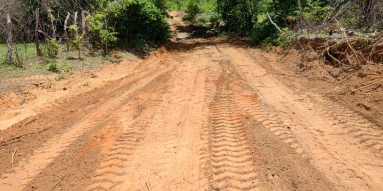 Infraestrutura: Prefeitura de Floriano recupera estradas na região do Miroró