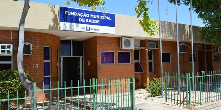 CRISE NA SAÚDE: Prefeito Dr. Pessoa exonera diretor do HUT e muda gerências da FMS