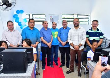 Prefeitura de Floriano entrega reestruturação de laboratório de informática em escola da zona rural