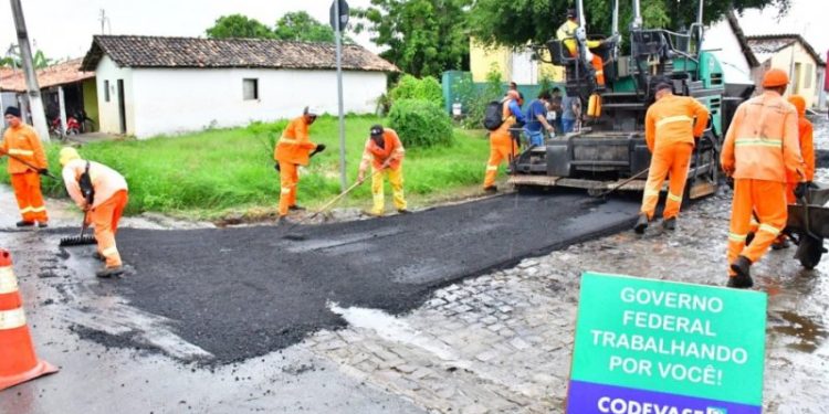 Prefeitura de Floriano inicia a pavimentação asfáltica que contemplará 63 ruas da cidade
