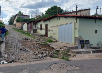 Prefeitura de Floriano intensifica o serviço de tapa buracos em diversos bairros da cidade