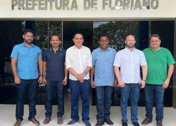 Ex-prefeito Joel Rodrigues se reuni com Prefeito de Floriano Antônio Reis e secretários