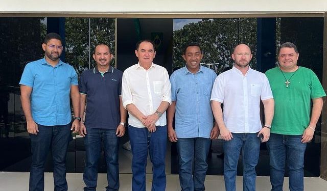 Ex-prefeito Joel Rodrigues se reuni com Prefeito de Floriano Antônio Reis e secretários