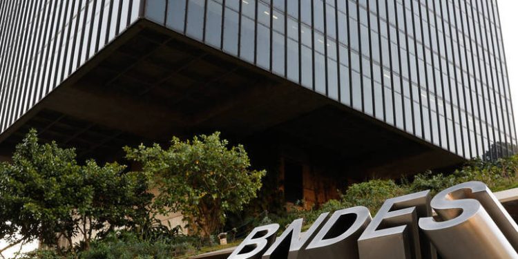 Secretária de Energia da Argentina diz que gasoduto no país terá financiamento do BNDES