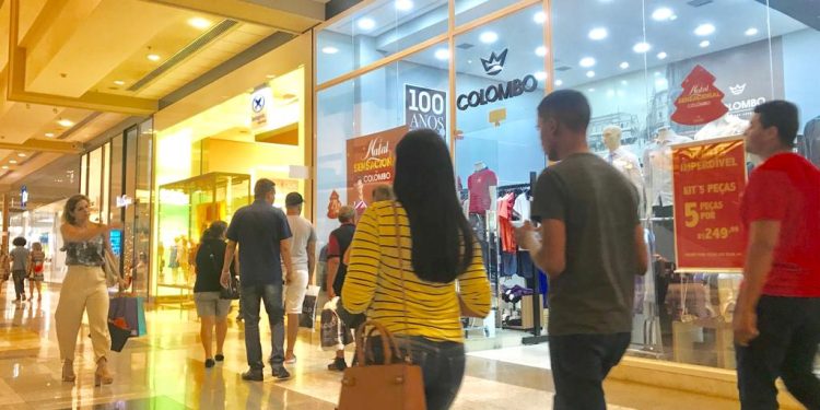 Compras de Natal poderão ser feitas em horário especial em Teresina