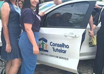 Prefeito de Miguel Alves recebe veículo destinado ao Conselho Tutelar