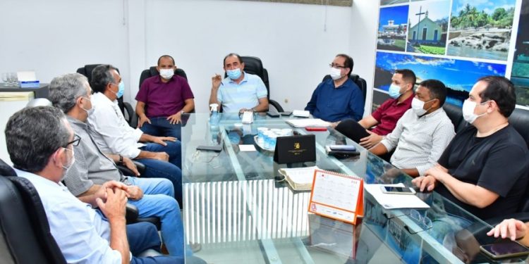 Projeto de reforma do Mercado Central de Floriano é apresentado ao prefeito Antônio Reis