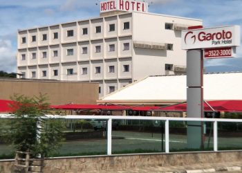 IMPERDÍVEL: Noite de natal com música ao vivo no restaurante do Garoto Park Hotel em Floriano