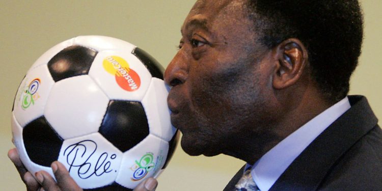 Presidente Jair Bolsonaro decreta luto de três dias pela morte de Pelé