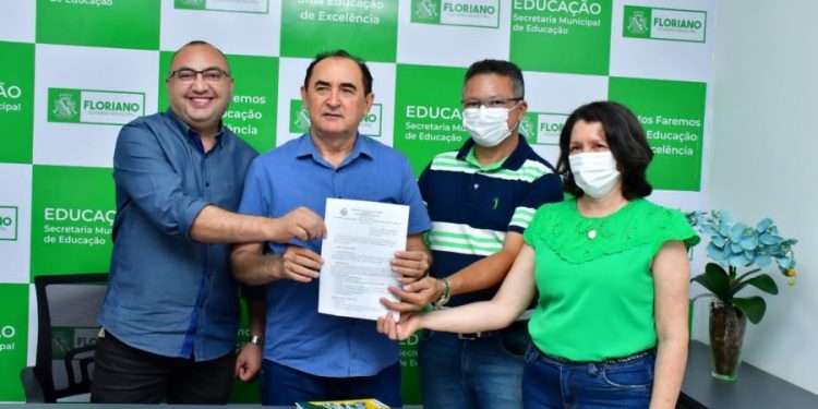 Prefeitura de Floriano lança edital de matrículas para o ano letivo de 2023