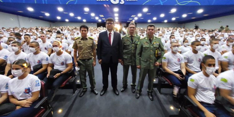 Chico Lucas ministra aula inaugural de cursos de formação de Oficiais e de Soldado da PM