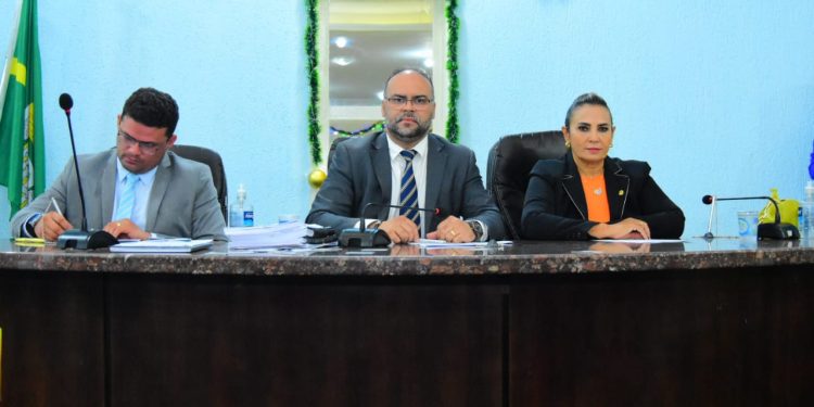Câmara Municipal de Floriano começa último ciclo de sessões do ano aprovando projetos importantes