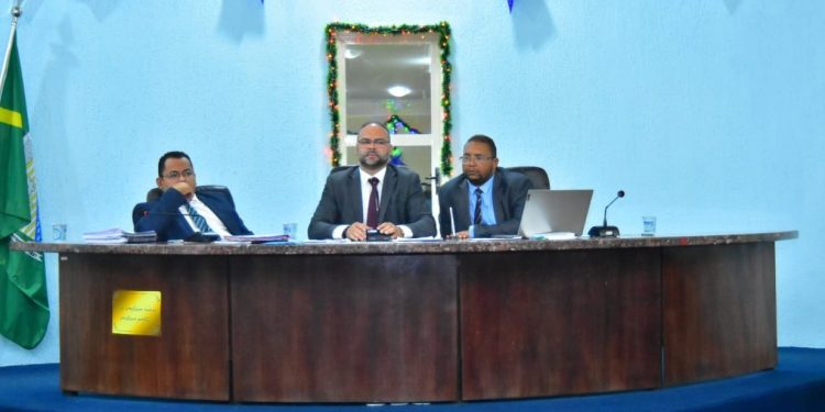 Vereadores de Floriano aprovam LOA 2023 e Plano de Cargos e Salários dos servidores municipais