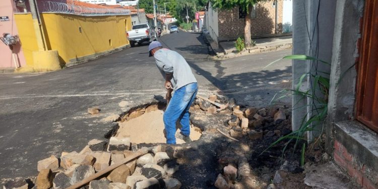 Prefeitura de Floriano continua com a recuperação de ruas e avenidas a topo vapor