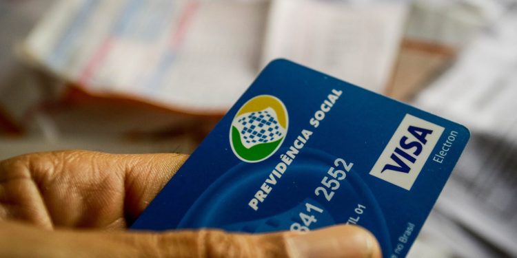 INSS: beneficiários receberão pagamentos com valores reajustados a partir desta quarta-feira (25)