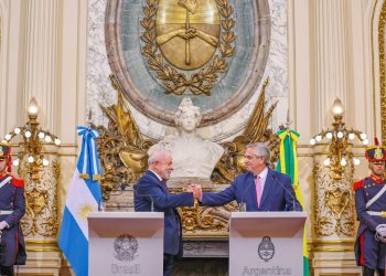 Lula elogia economia da Argentina; país fechou 2022 com inflação a 94,8%