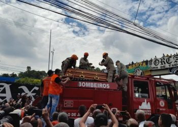 Maior ídolo do Vasco, Roberto Dinamite é sepultado em Caxias, no RJ