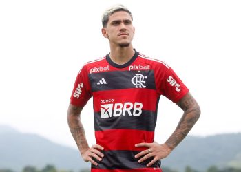Após vazamentos, Flamengo anuncia nova camisa para a temporada de 2023