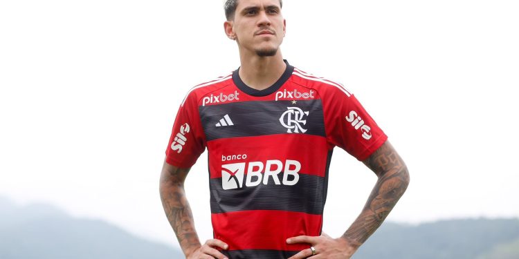 Após vazamentos, Flamengo anuncia nova camisa para a temporada de 2023