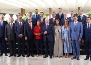 Rafael Fonteles participa de reunião de governadores com Lula e entrega projetos de investimentos no Piauí