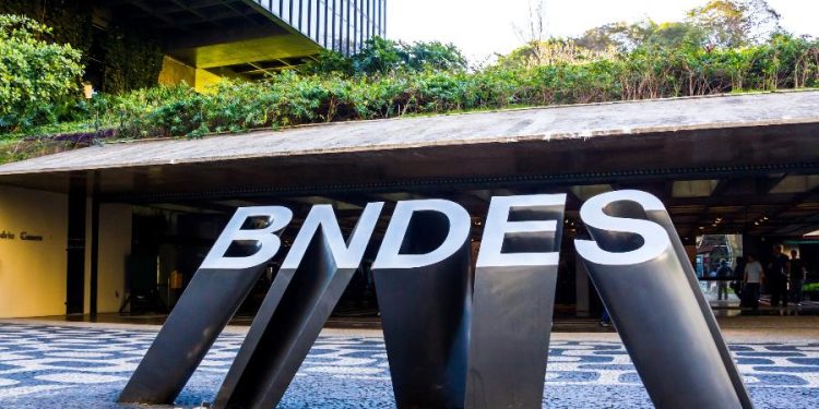 Lula quer ampliar linha de crédito internacional do BNDES que recebeu calote de R$ 5,1 bilhões