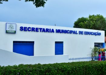Prefeitura de Floriano entrega reforma completa e mobiliário da Secretaria de Educação