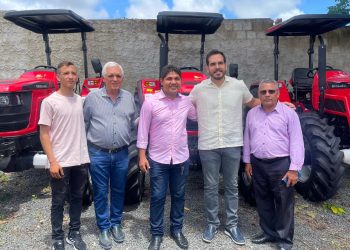 Produtores rurais são beneficiados com tratores em 3 cidades do Piauí