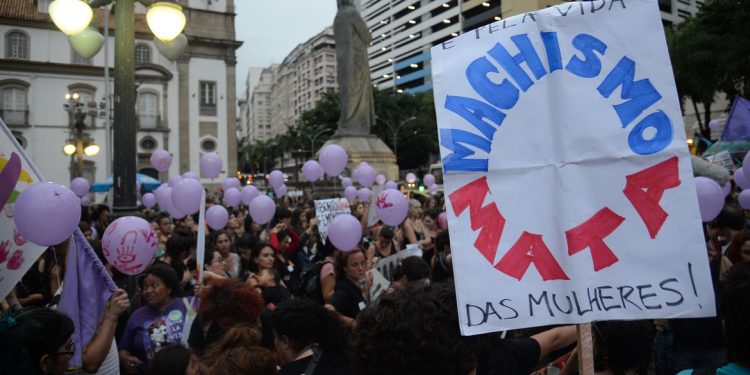 ALERTA: oito anos após aprovação da lei, casos de Feminicídio aumentam no Brasil