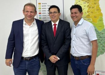 Prefeito de Miguel Alves é recebido em audiência pelo diretor-presidente da Agespisa, Zé Santana