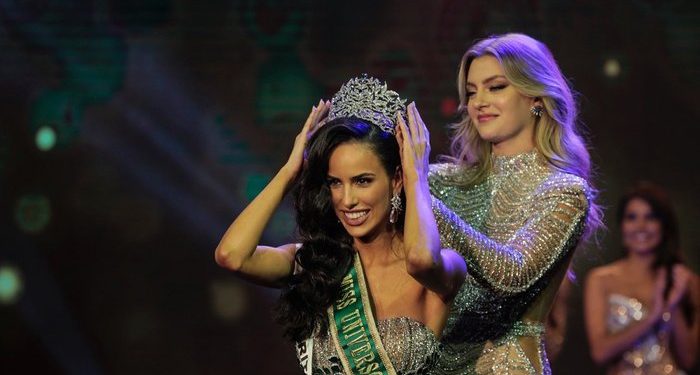 Miss Brasil Mia Mamede embarca para os Estados Unidos rumo ao Miss Universo