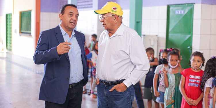 Prefeitura de Teresina garante reajuste com salários acima do piso para professores da Rede Municipal